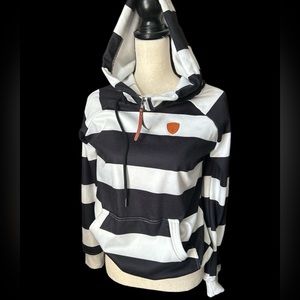 Black and white pullover